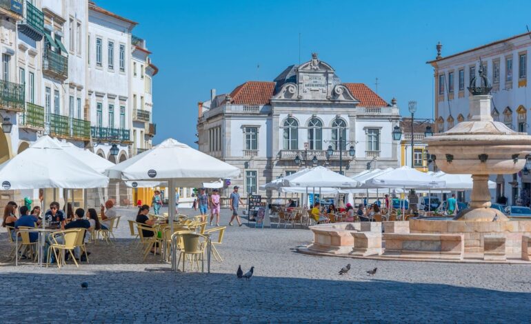 La ciudad portuguesa que es Patrimonio de la Humanidad y está a solo 100 kilómetros de Lisboa