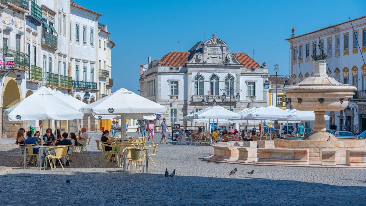 La ciudad portuguesa que es Patrimonio de la Humanidad y está a solo 100 kilómetros de Lisboa