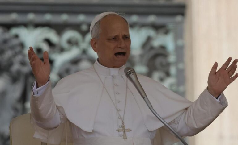 El papa León XIV critica a los gobernantes que «traicionan los anhelos de paz con la falsa propaganda del rearme»