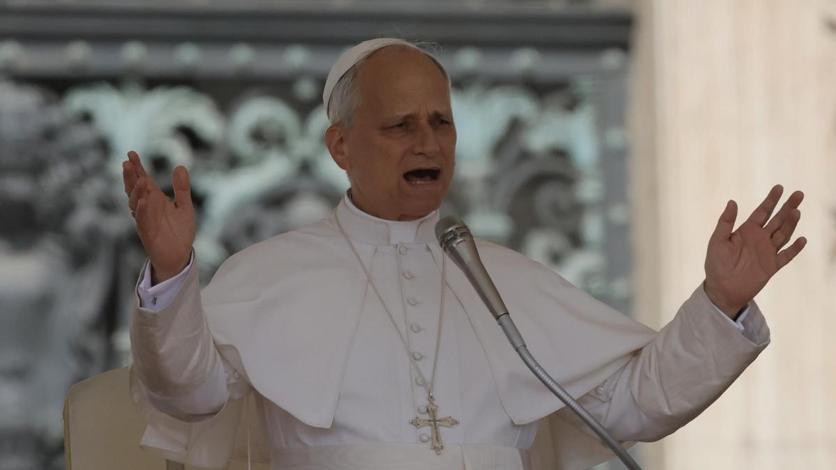 El papa León XIV critica a los gobernantes que «traicionan los anhelos de paz con la falsa propaganda del rearme»