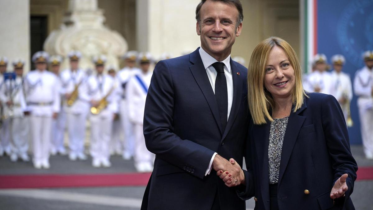 Macron y Meloni dejan atrás su relación tormentosa tras la «cumbre del deshielo» y abogan por una Europa «más soberana»