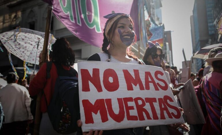 El colectivo feminista argentino ‘Ni una menos’ vuelve a las calles para retar a Milei una década después de su nacimiento