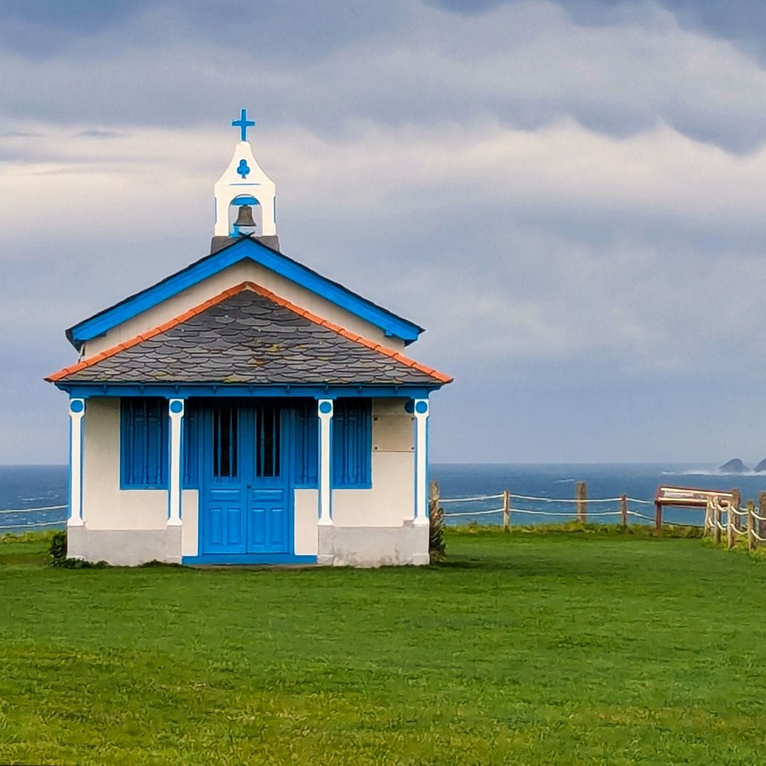 Mirador en la ermita de Regalina, Cadaveda, Valdés, Asturias