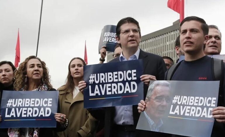 Un sicario menor de edad hiere de gravedad al precandidato presidencial de Colombia, Miguel Uribe