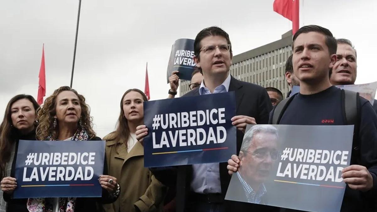Un sicario menor de edad hiere de gravedad al precandidato presidencial de Colombia, Miguel Uribe