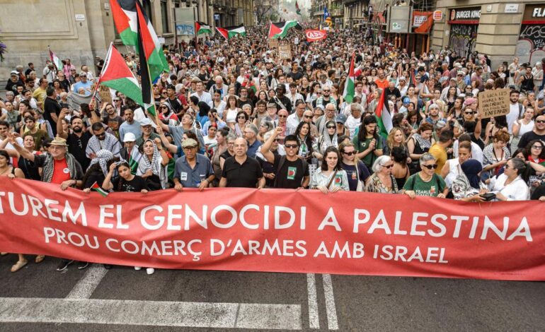 Miles de personas piden en Barcelona parar el «genocidio» de Israel en Palestina