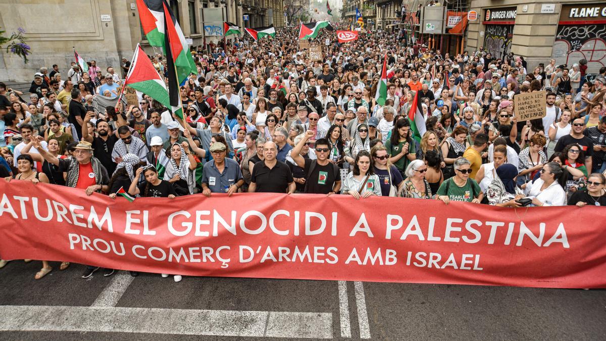 Miles de personas piden en Barcelona parar el «genocidio» de Israel en Palestina