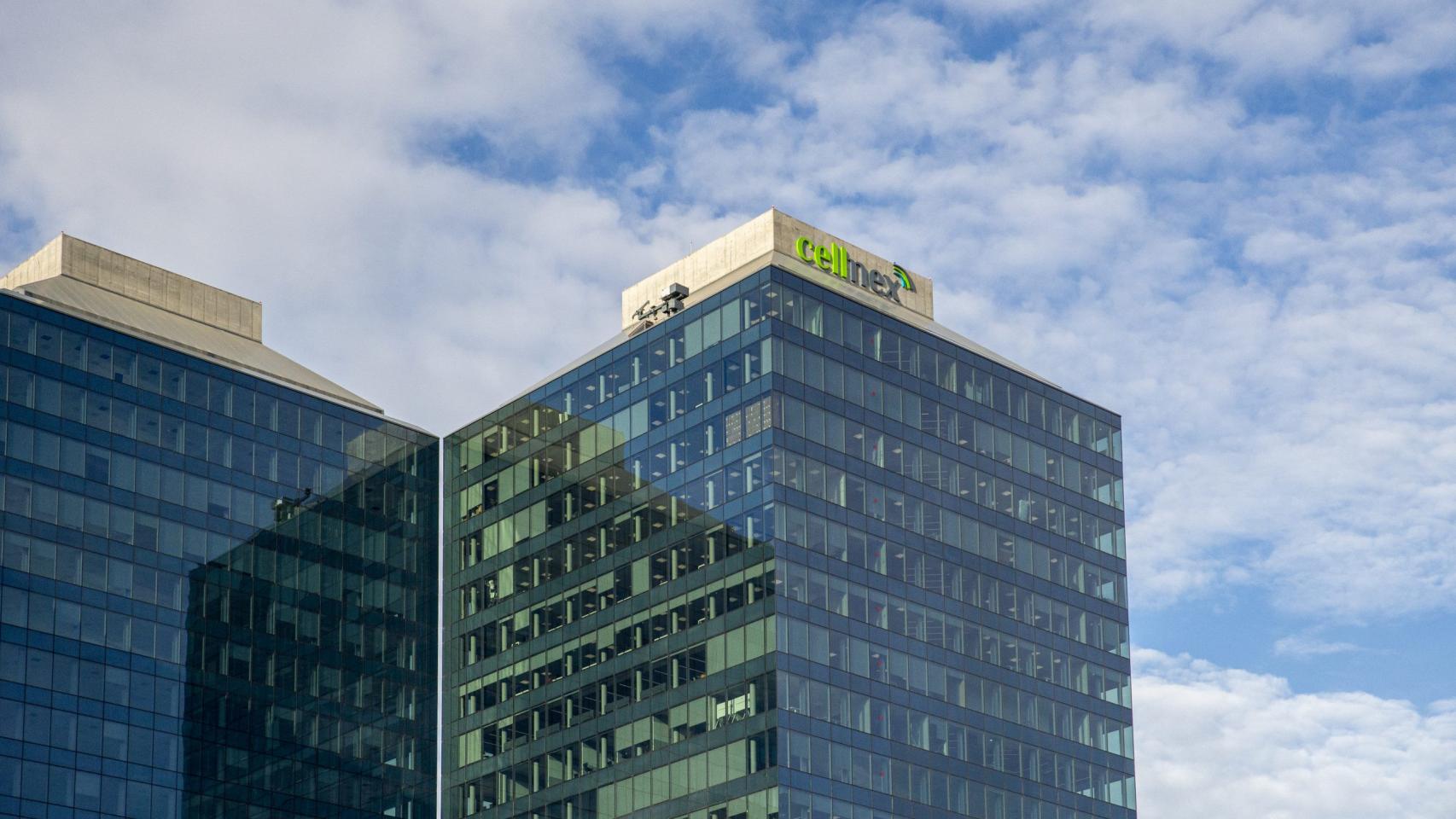 Cellnex resolverá su entramado de medias móviles si logra superar los 33,76 euros