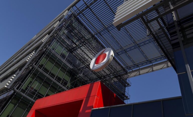 Telefónica y MasOrange han mantenido contactos informales sobre Vodafone España, según ‘Bloomberg’
