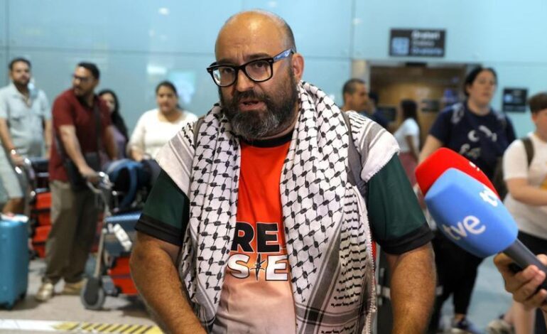 Aterriza en Barcelona Sergio Toribio, el activista español de la ‘Flotilla de la Libertad’ deportado por Israel