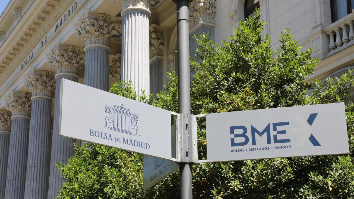 El Ibex 35 amanece con una subida del 0,3% y mantiene los 14.100 puntos, pendiente de Trump