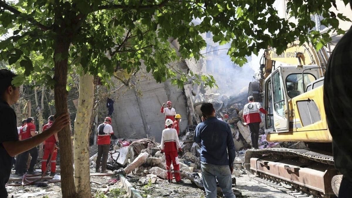 Israel abre un nuevo frente de guerra en Oriente Próximo con su ataque sin precedentes contra Irán