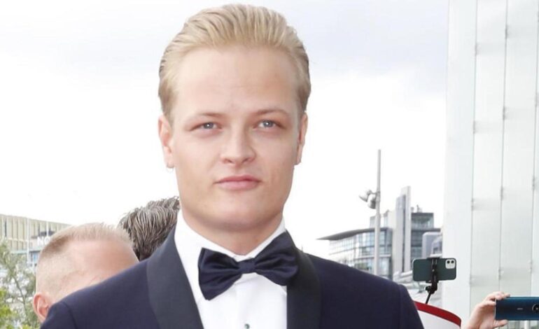 Marius Borg, hijo de la princesa Mette-Marit de Noruega, imputado por 23 delitos; en 3 de ellos se le acusa de violación