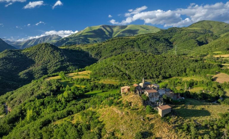 Pueblos, teleféricos y lagos glaciares en la desconocida Vall Fosca, el corazón del Pirineo catalán
