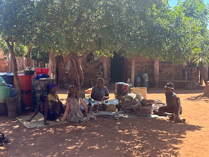 Visite en un pueblo tradicional en Zimbabue.