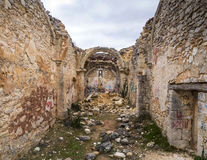 Ermita de Burgondo, cerca del pueblo abandonado de Ochate (Burgos).