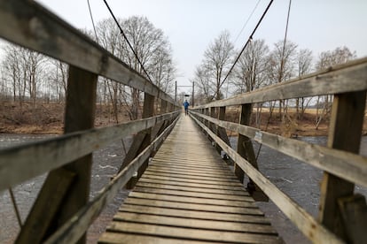 El puente colgante más largo en el condado de Pärnu, el puente Jõhose Jõesuu fue construido en 1975 para cruzar el río Pärnu. El puente tiene una longitud de 67.5 metros.