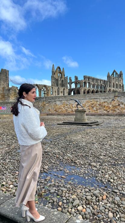 Espido Freire en la Abadía de Whitby.