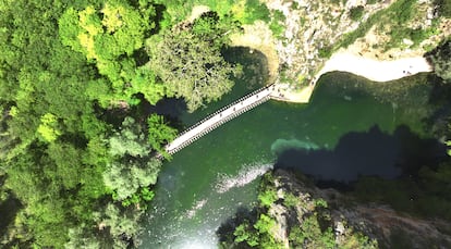 Vista aérea del monasterio de piedra.