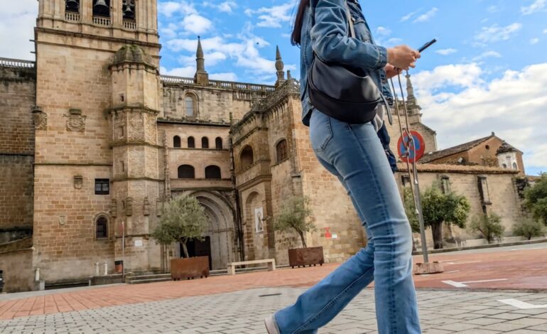 Qué hacer 24 horas en Coria: la ciudad del bufón Calabacillas, el mantel sagrado y Rafael Sánchez Ferlosio | Escapadas por España | El Viajero