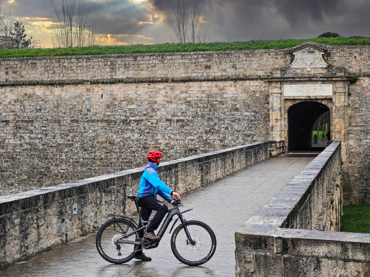 Planes en Pamplona sin pisar la calle Estafeta de la mano de pelotaris, arquitectos y chefs | El Viajero