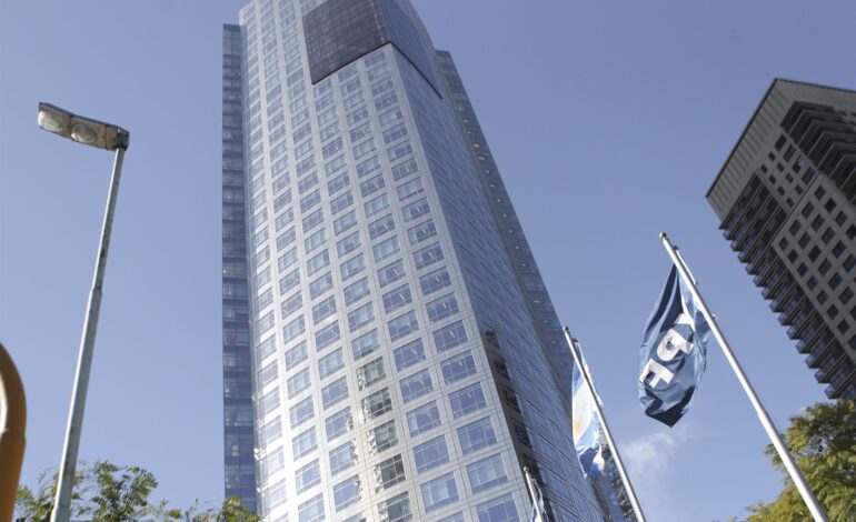 La Justicia de EE UU ordena a Argentina a entregar el 51% de YPF a dos sociedades españolas