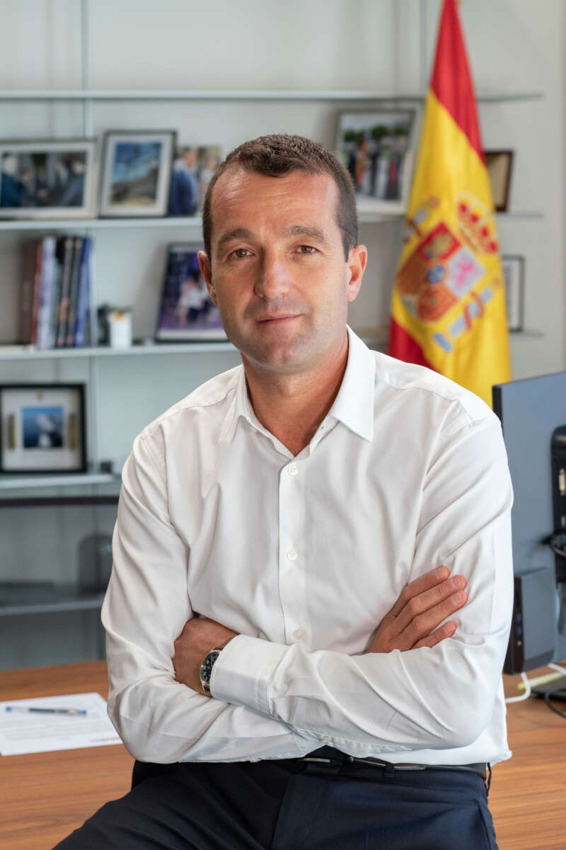 Archivo - El presidente de Indra, Angel Ecrcritano.