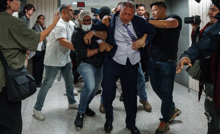 Detenido por agentes de inmigración el interventor de Nueva York y candidato demócrata a alcalde