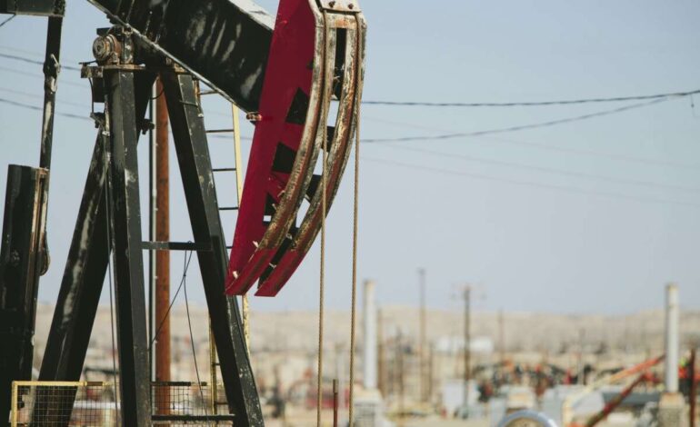 El alto el fuego entre Irán e Israel provoca una caída significativa en los precios del petróleo