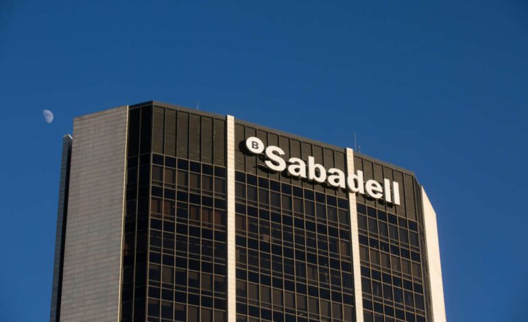 Los minoristas del Banco Sabadell rechazan la opa por su impacto económico y fiscal