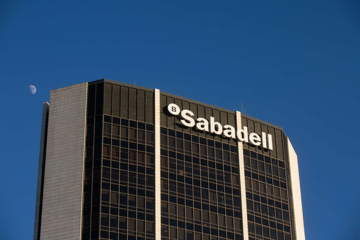 Los minoristas del Banco Sabadell rechazan la opa por su impacto económico y fiscal