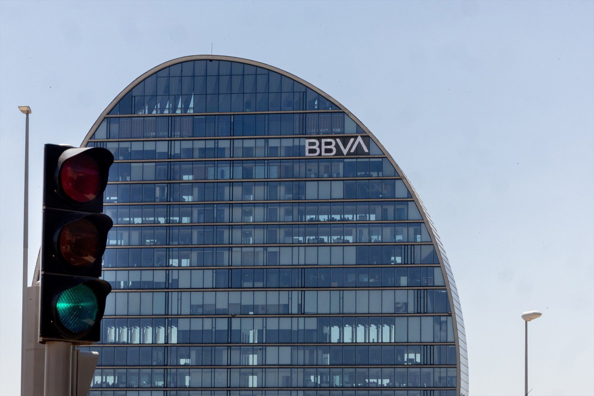 BBVA abandona la publicidad de la opa a Sabadell