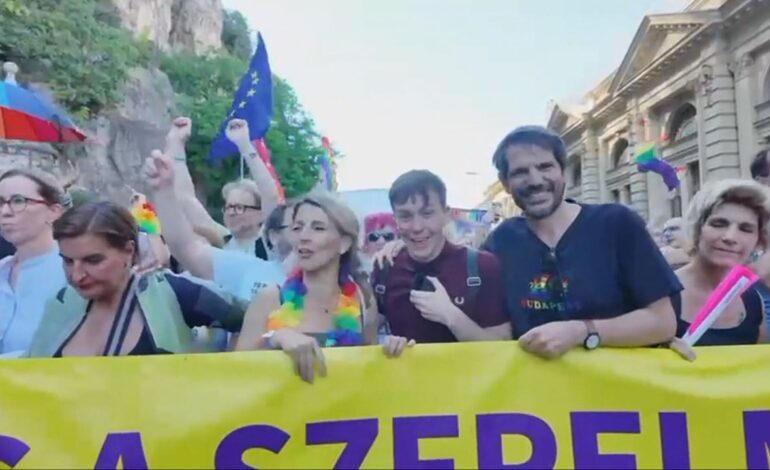 Así ha vivido Eduardo Rubiño la marcha del Orgullo en Budapest junto a Yolanda Díaz y Ernest Urtasun: «Está siendo impresionante…»