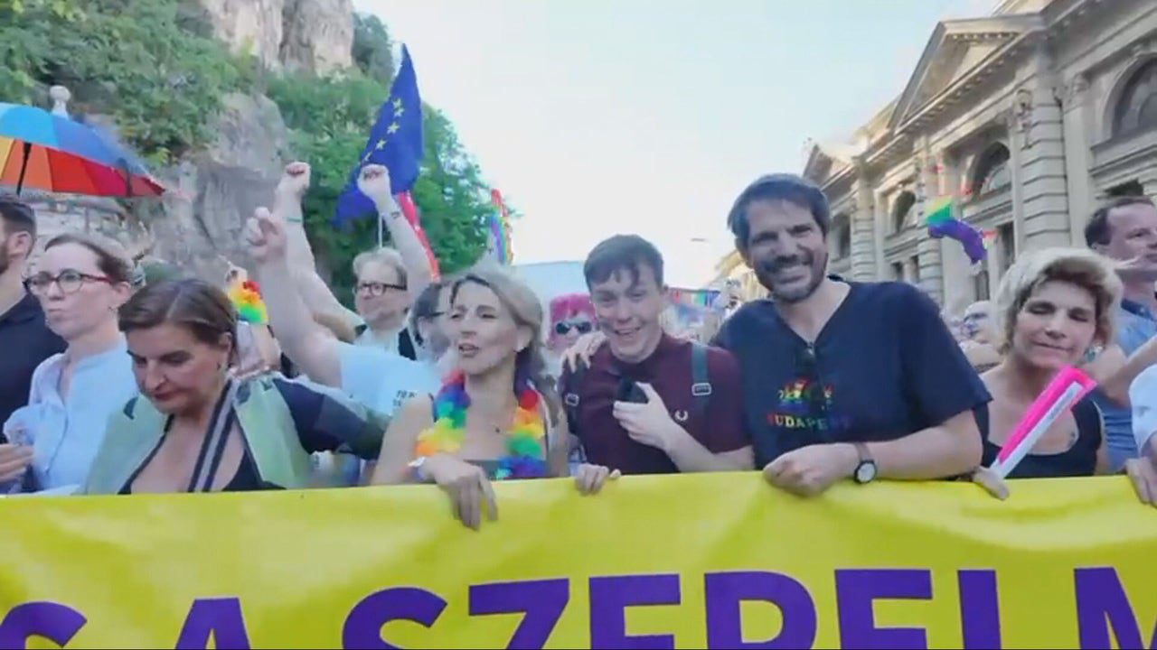 Así ha vivido Eduardo Rubiño la marcha del Orgullo en Budapest junto a Yolanda Díaz y Ernest Urtasun: «Está siendo impresionante…»