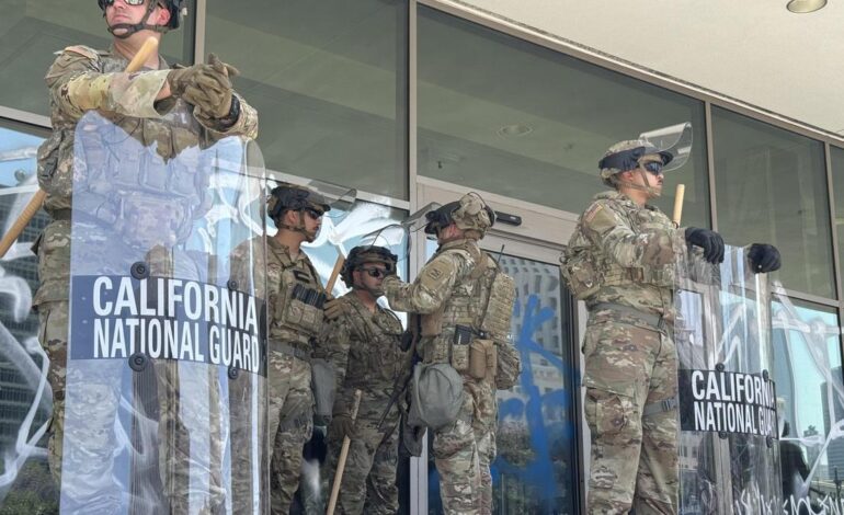 “Reyes, no”. El “día nacional de desafío” a Trump llega con expectación de manifestaciones masivas en todo EEUU