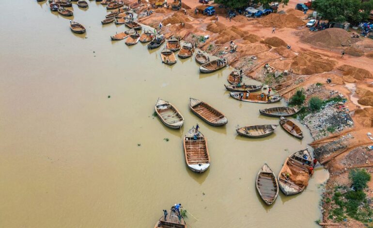 Mali impulsa la minería de oro con reformas y apoyo ruso en medio de disputas internacionales