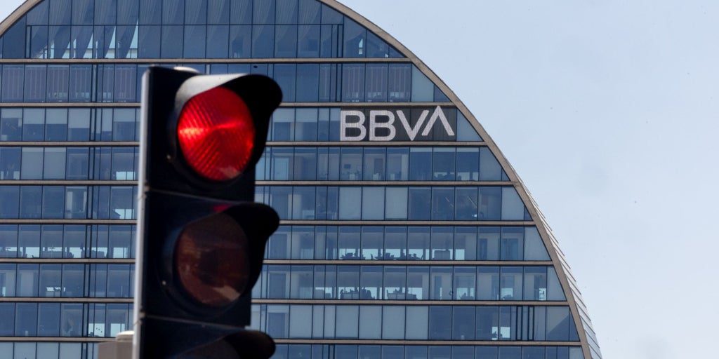 BBVA cree asumible seguir con la opa sobre Banco Sabadell, a la espera de la decisión del consejo