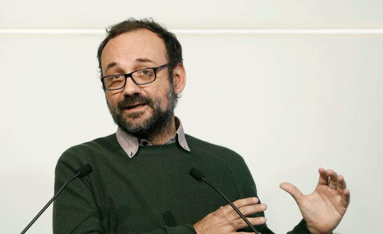 Benet Salellas, exdiputado de la CUP y abogado en el procés, asume la defensa de Santos Cerdán