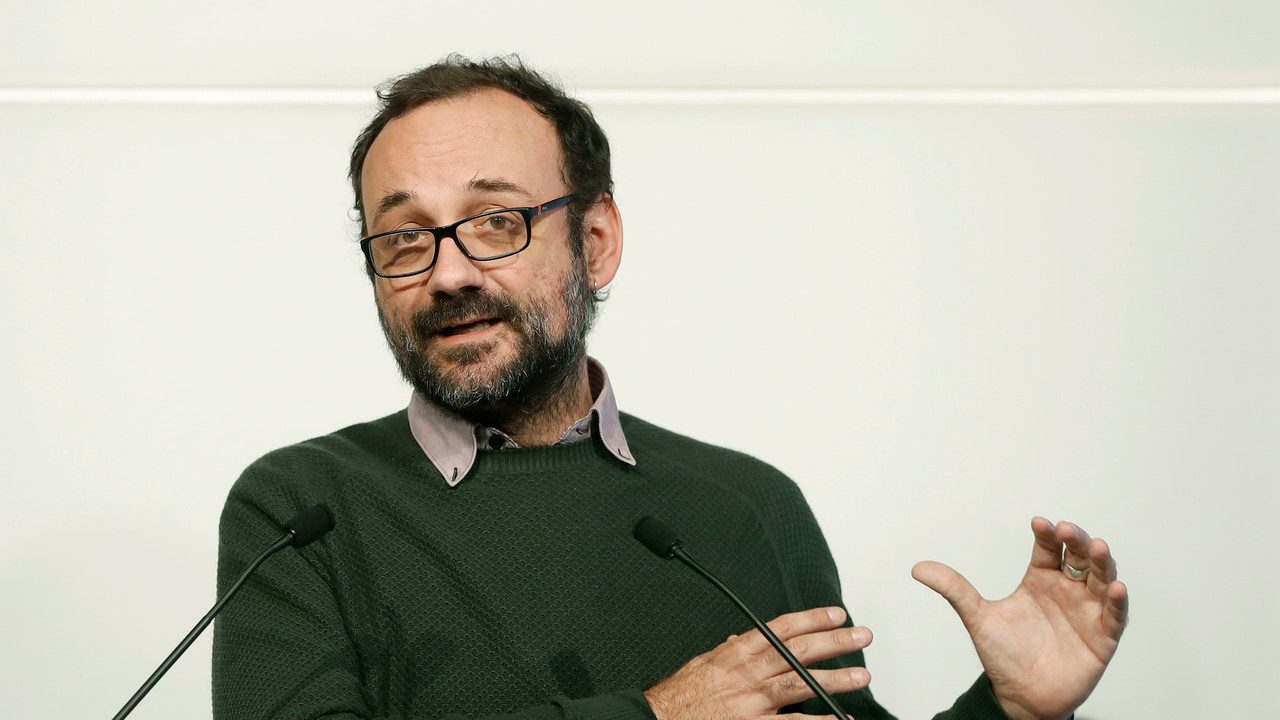 Benet Salellas, exdiputado de la CUP y abogado en el procés, asume la defensa de Santos Cerdán