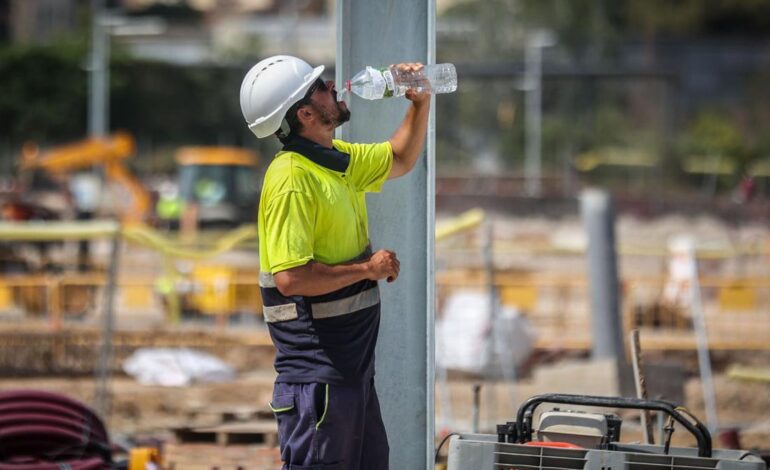 ¿Qué derechos laborales tiene un trabajador ante la ola de calor?