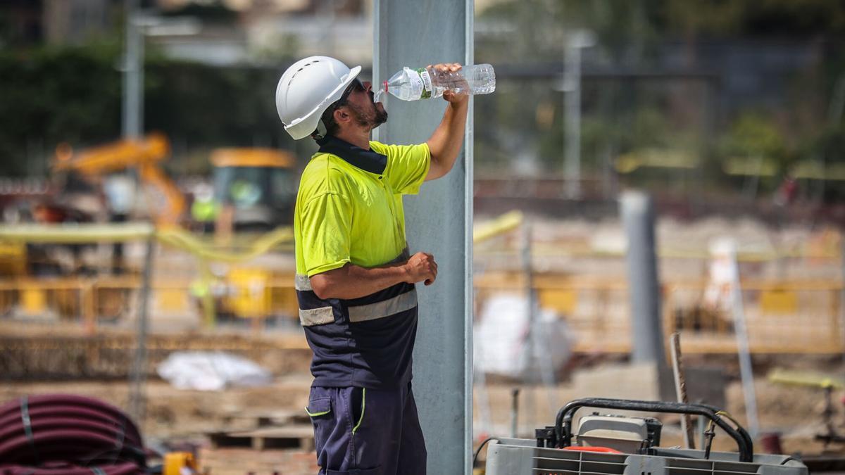 ¿Qué derechos laborales tiene un trabajador ante la ola de calor?
