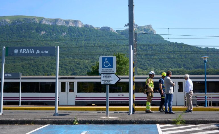 Muere una joven electrocutada por la catenaria de un tren en la estación de Albeniz (Álava)