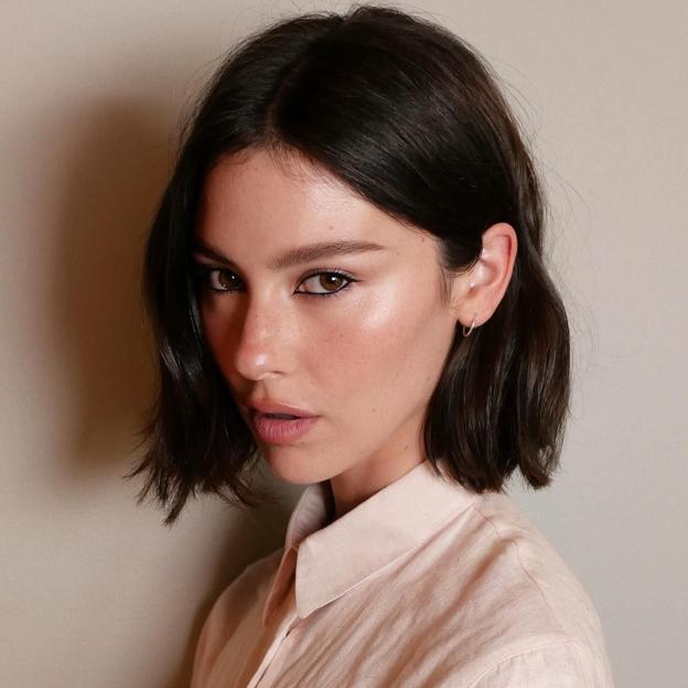 Maquillaje de piel de mantequilla o maquillaje de cuero de mantequilla, la tendencia del efecto natural ligero que tiene lugar en la primavera