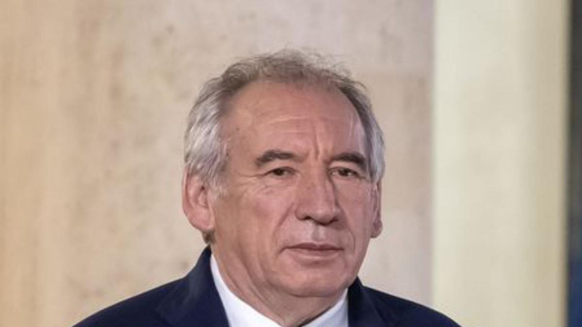 El Partido Socialista francés anuncia una moción de censura contra Bayrou