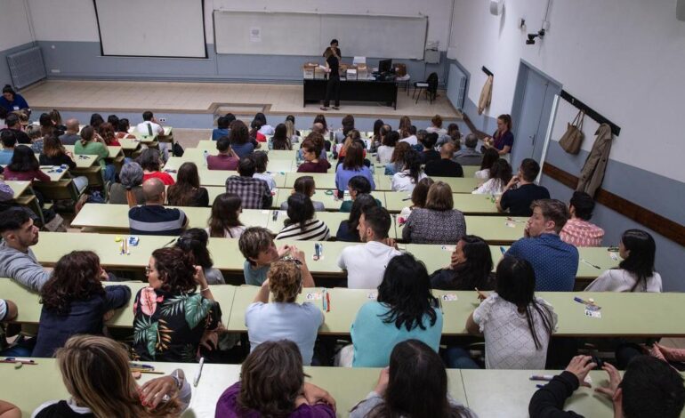 Unos 2.000 funcionarios pendientes de un traslado dentro de la Generalitat pueden no tener plaza hasta septiembre