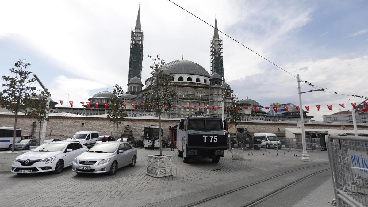 Más de 30 detenidos durante una marcha prohibida del Orgullo en Estambul