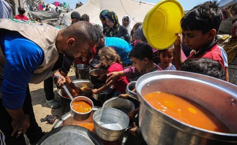 El Ejército israelí ordena disparar deliberadamente a los gazatíes en los puntos de distribución de ayuda, según 'Haaretz'