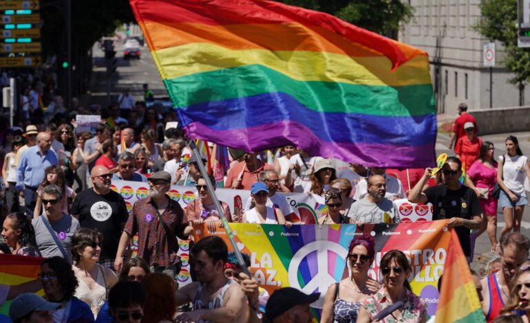 España toma las calles por los derechos LGTBIQ+ y exige dignidad