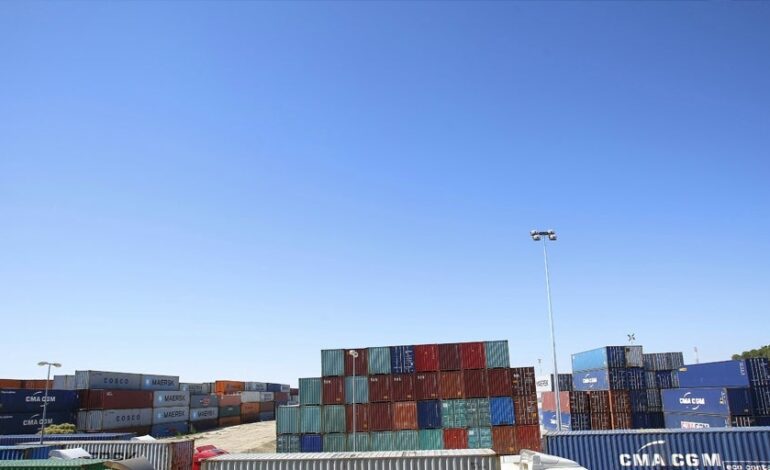 El déficit comercial se dispara un 49% en el primer cuatrimestre, pese a disminuir un 16,6% en abril