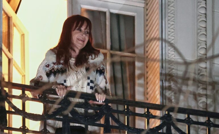 La Justicia concede la prisión domiciliaria a la expresidenta Cristina Fernández de Kirchner